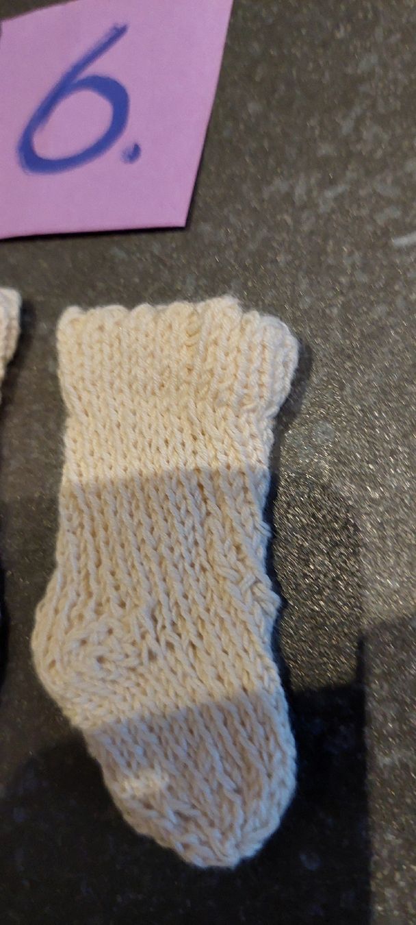 Poupées: 1paar neue gestrickte ungebrauchte Söckli – Neuf (Voir description) à Muri AG par nindo1 7