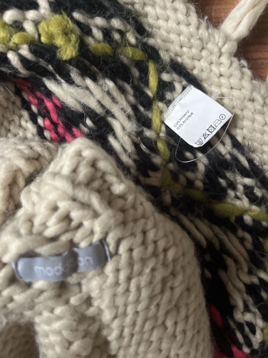 Maddison Giacche: Poncho gestrickt beige mit Fransen  – Usato da Wallenwil venduto da cleliafrei 1