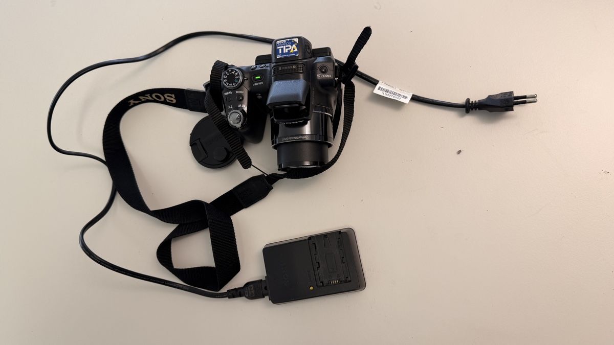 Sony Fotocamera: Sony Cyber-shotKamera   – Usato da Rotkreuz venduto da perlengott
