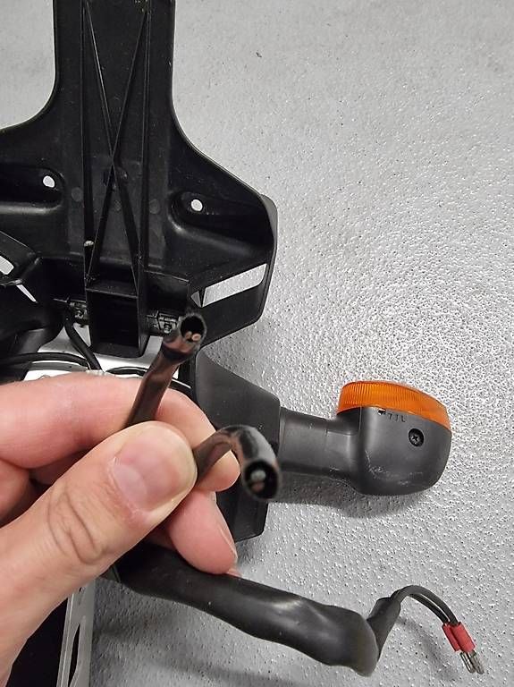 Yamaha Tutti i ricambio per moto: Kennzeichenhalter mit Rücklichter und Blinker – Usato da Affoltern am Albis venduto da cveco 4