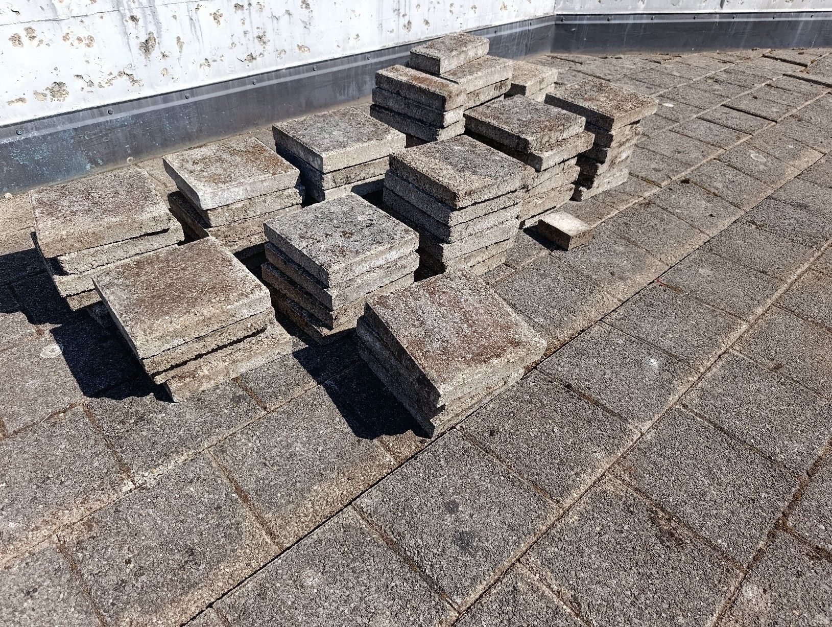 Revêtements de sol: Betonplatten gebraucht für Garten oder Einfahrt – D'occasion à Rüti ZH par nomis55
