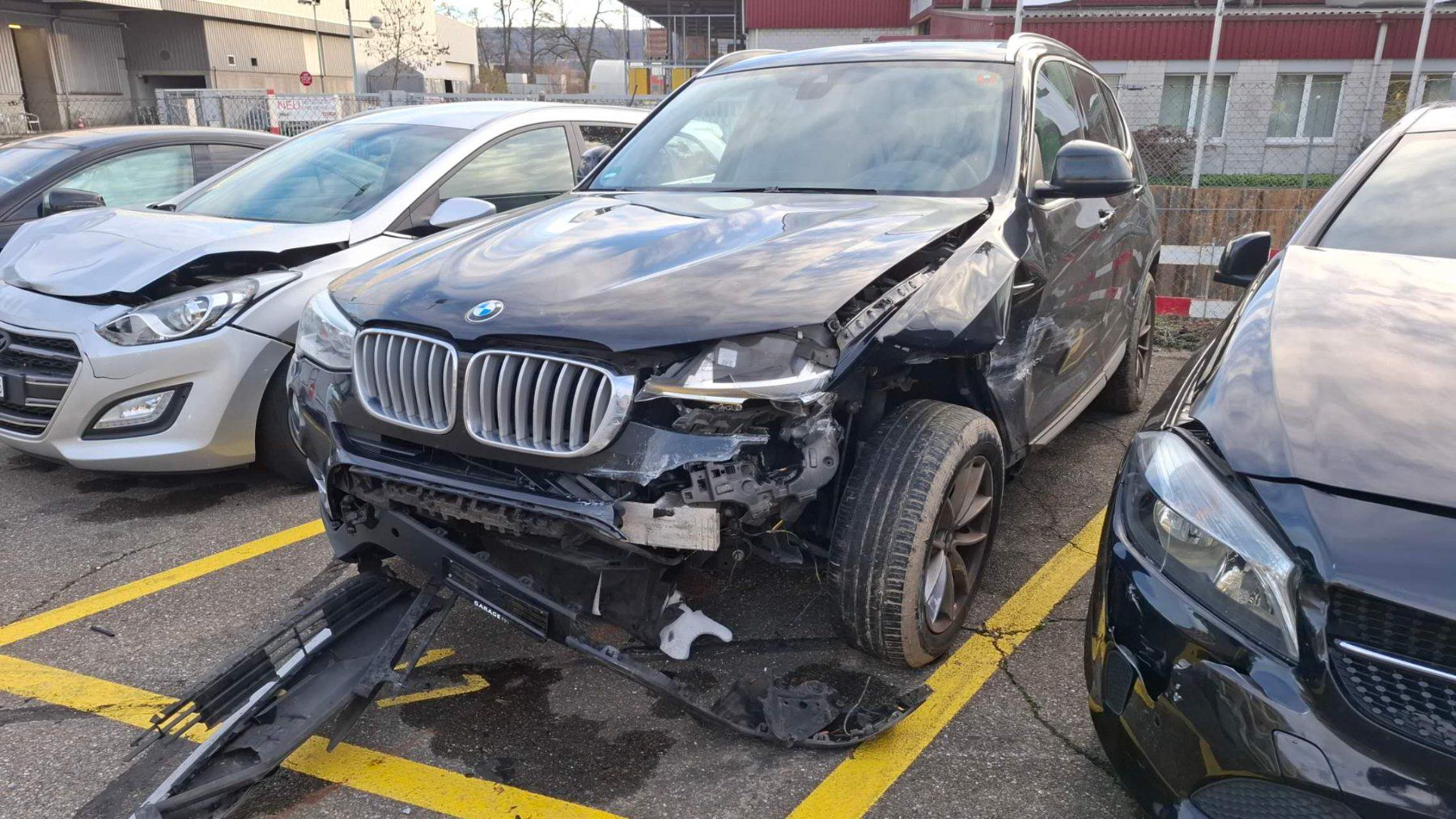 BMW Automobili: BMW X3 Unfallfahrzeug defekt ab Platz – Difettoso da Menzingen venduto da osk_zd6z