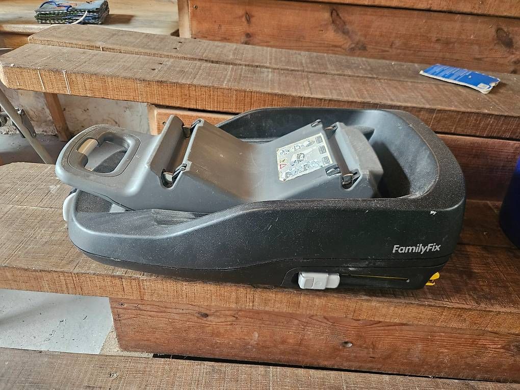 Auto-Kindersitze: Maxi Cosi FamilyFix Isofix Basisstation – Gebraucht aus Kaltenbach von Sebiii14