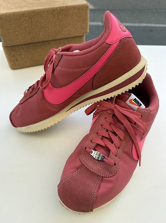 Nike Damenschuhe: Nike Cortez Sneaker – Neu (gemäss Beschreibung) aus Zürich von steph07