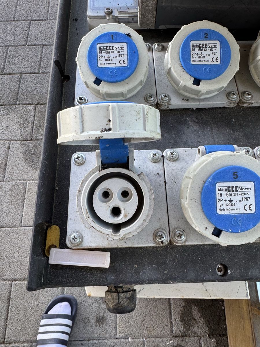 Alimentazione elettrica: Verteiler mit Euro Steckdosen – Usato da Vordemwald venduto da yan_hh6b