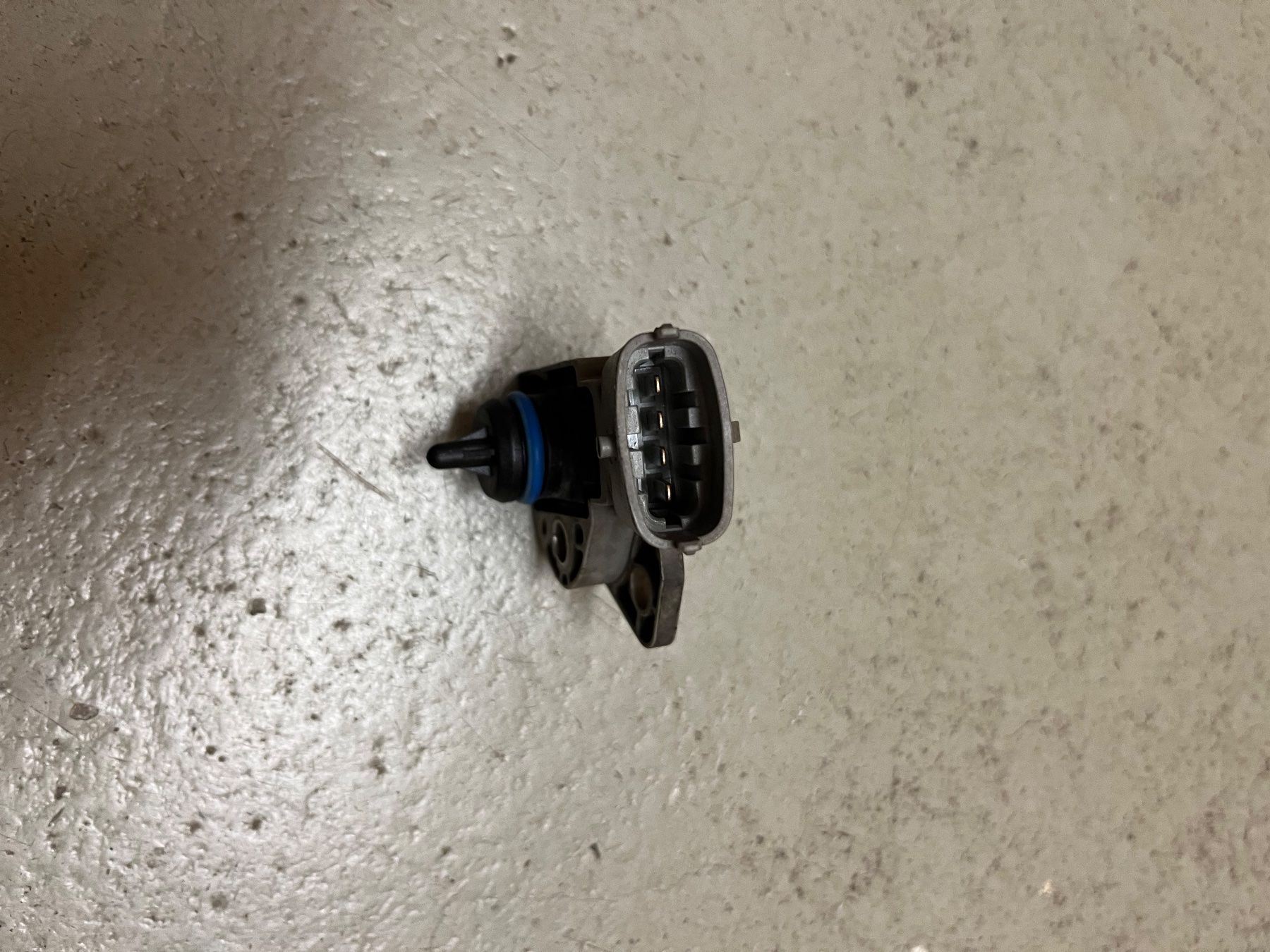 Volvo Toutes les pièces auto: Volvo Kraftstoffdrucksensor – 30756097 – D'occasion à Bischofszell par VolvoT5 3
