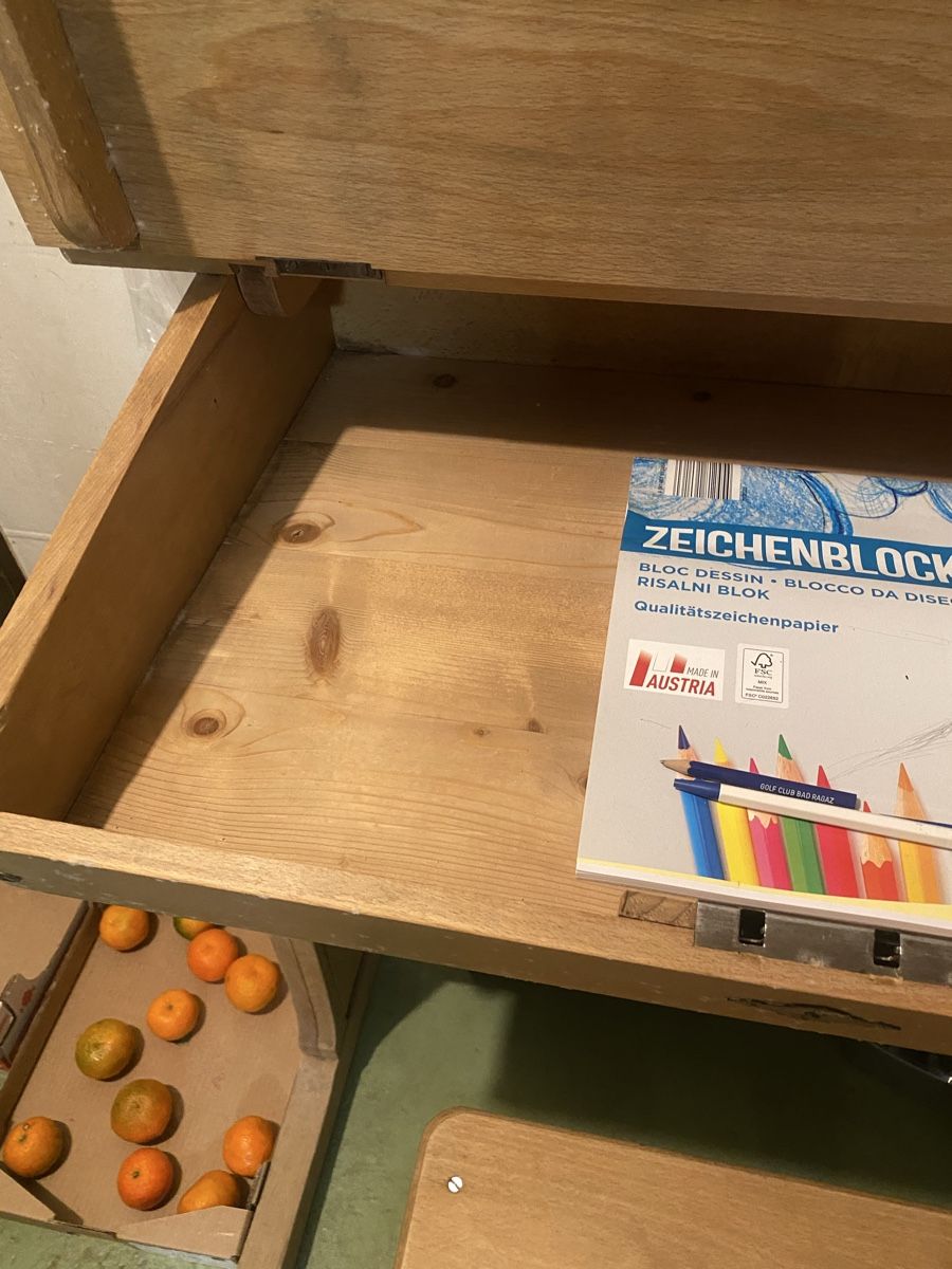 Schreibtische: Schulbank Tisch Kinderpult – Gebraucht aus Herrliberg von Julianopie 5