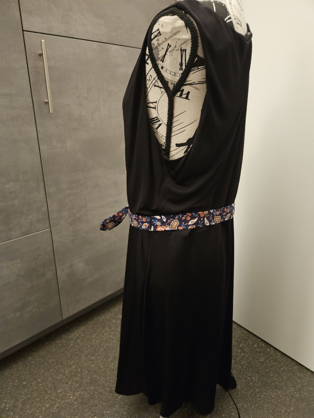 Comma Vestiti: Kleid schwarz  comma Grösse L  – Nuovo (secondo la descrizione) da Anwil venduto da tamoos 1