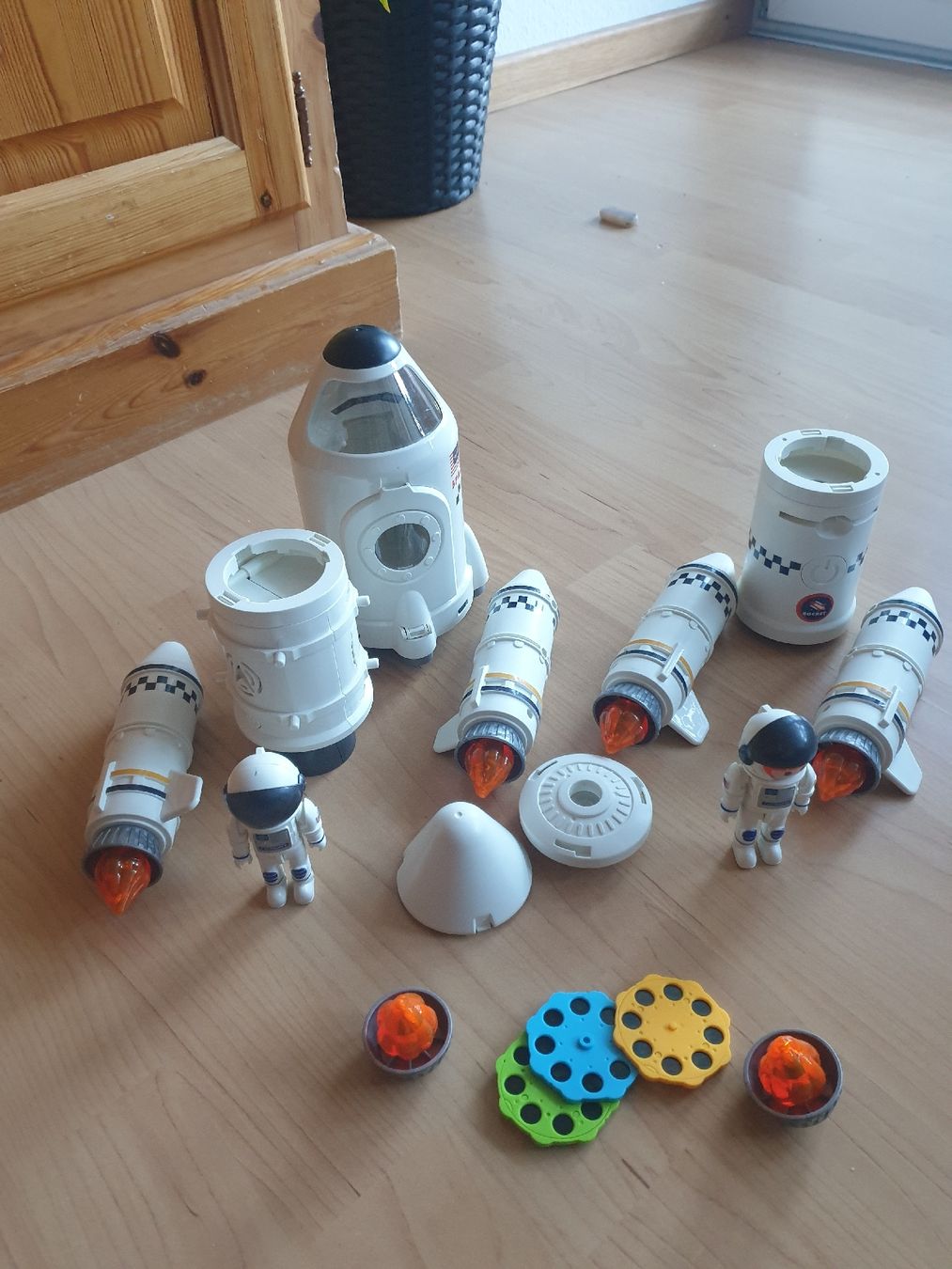 Spielzeuge: Spielzeug Rakete mit Projektionsfunktion – Gebraucht aus Davos- Platz von Bentschi86 1