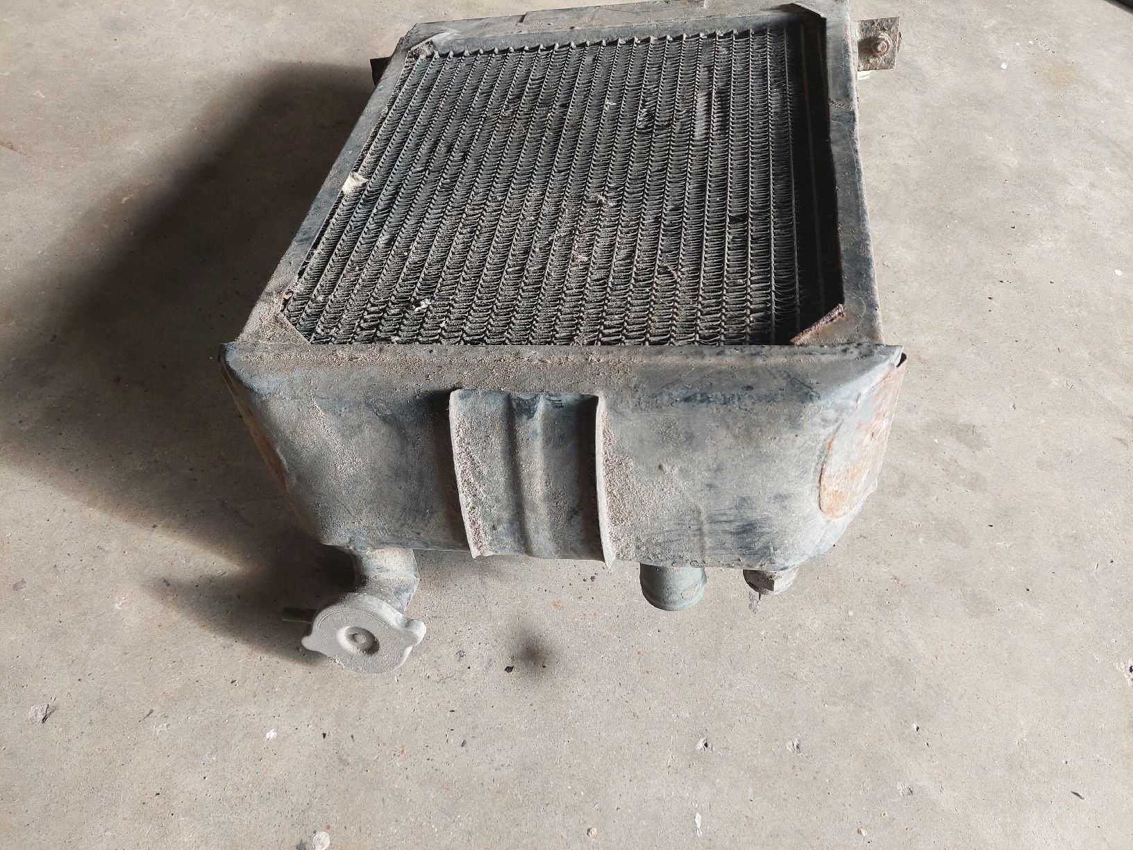 Tutti pezzi di ricambio auto: radiateur Morgan +8 – Usato da Thierrens venduto da Tbox 2