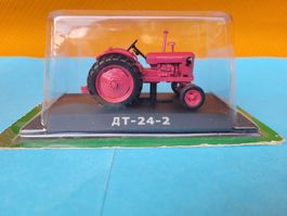 Tracteur russe DT-24-2 Hachette 1:43