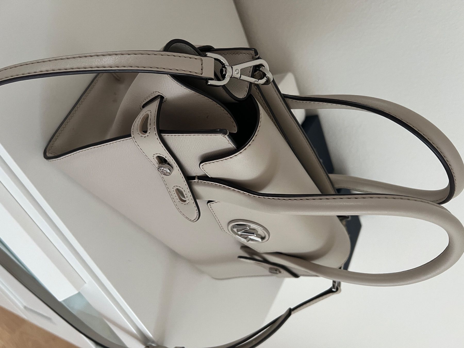 Michael Kors Borse da donna: Sac à main Michael Kors beige, état neuf! – Usato da Vevey venduto da Aiaram_059k 5