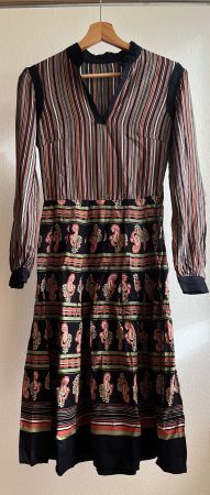 Gemustertes Kleid