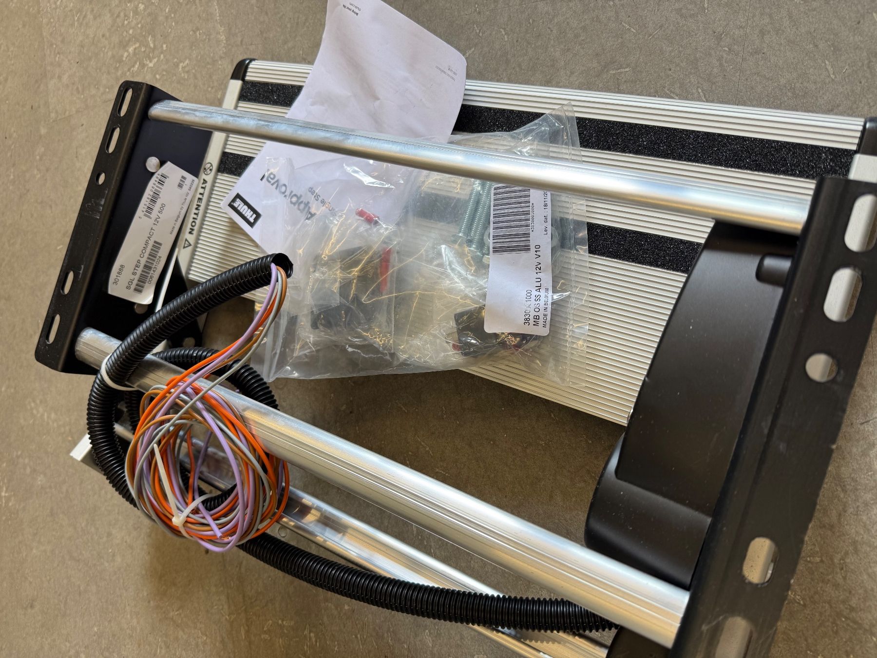 Treppen: Thule Single Step Compact 12V, 500 mm – Neu und originalverpackt aus Bonstetten von Wachturm 1