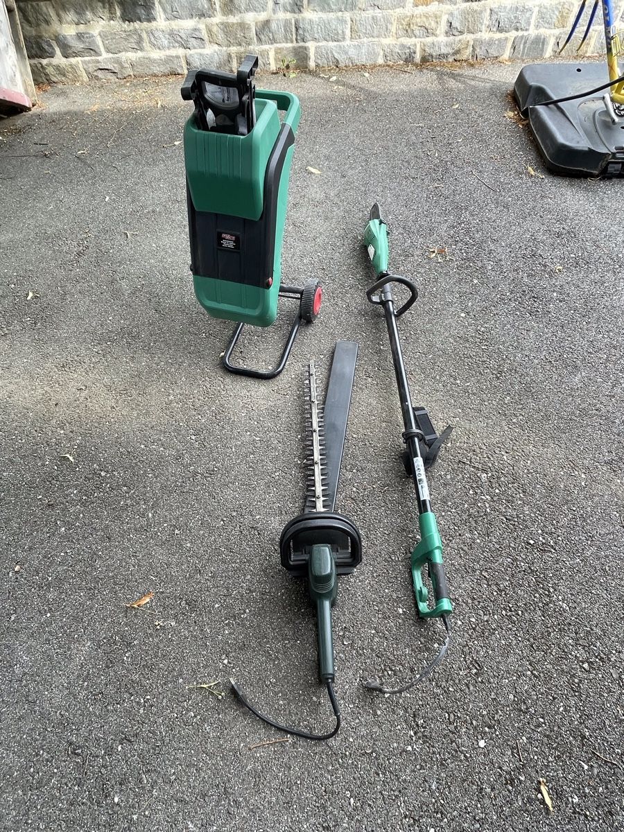 Tutti gli attrezzi: Outils de jardinier  – Usato da Chesalles sur Oron venduto da cajealti 2