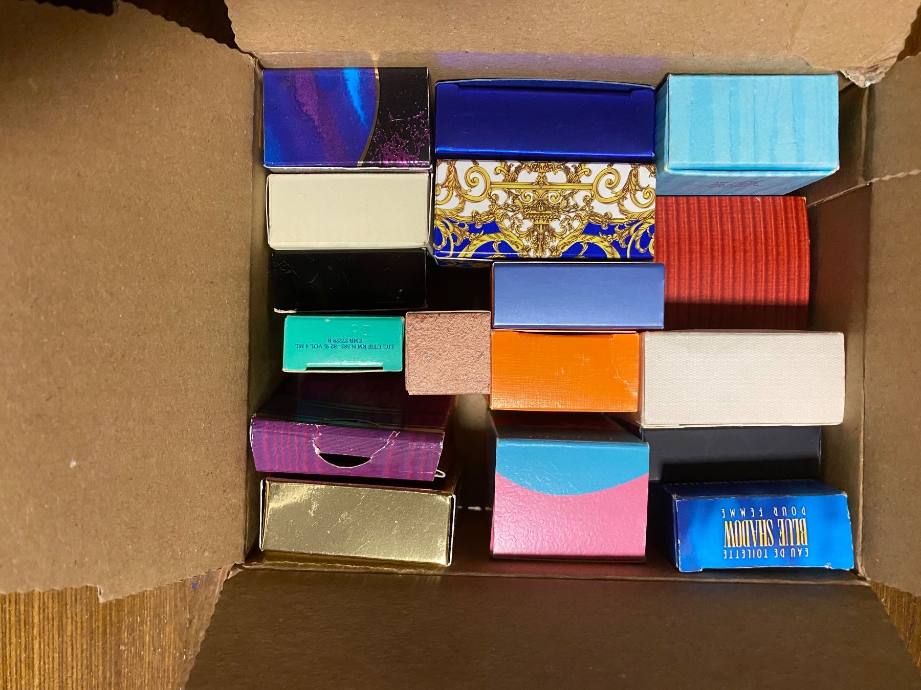 Profumi & Eau de Toilette: Mix Miniaturen Parfüm – Usato da Küssnacht venduto da Flowerlady