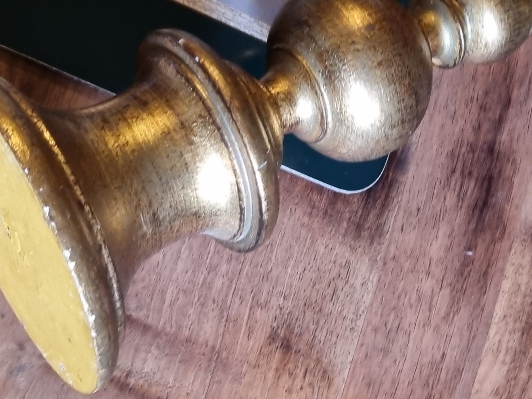 Portacandele: Antiker grosser Kerzenständer goldfarben – Usato da Scharnachtal venduto da devin03 2