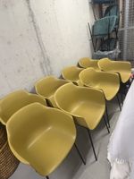 Stapelstühle gelb 8 Stk. mit Metallgestell guter Zustand