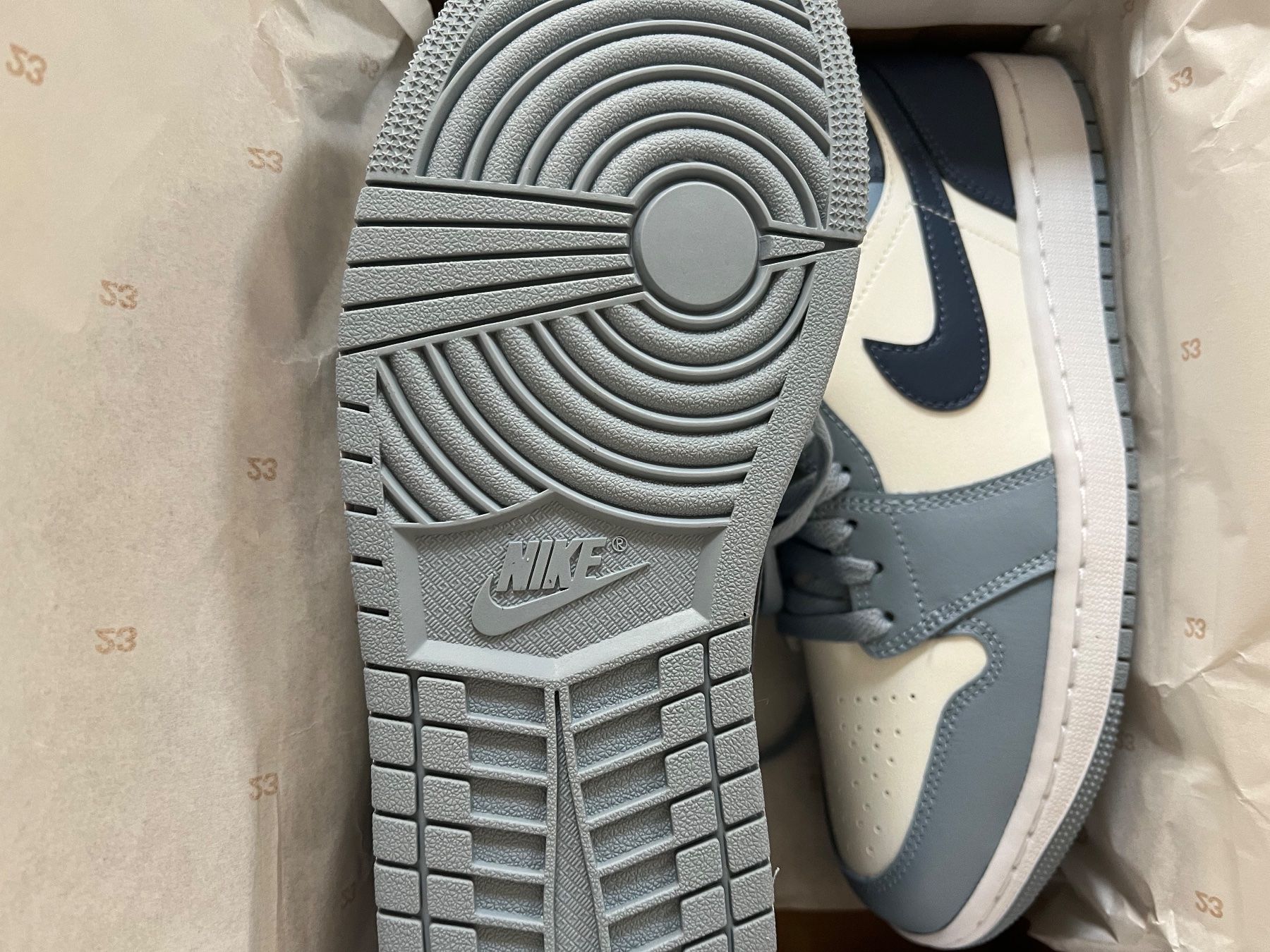 Jordan Scarpe da donna: Nike Air Jordan 1 – Nuovo e nell'imballaggio originale da Gland venduto da Sde_6587 3