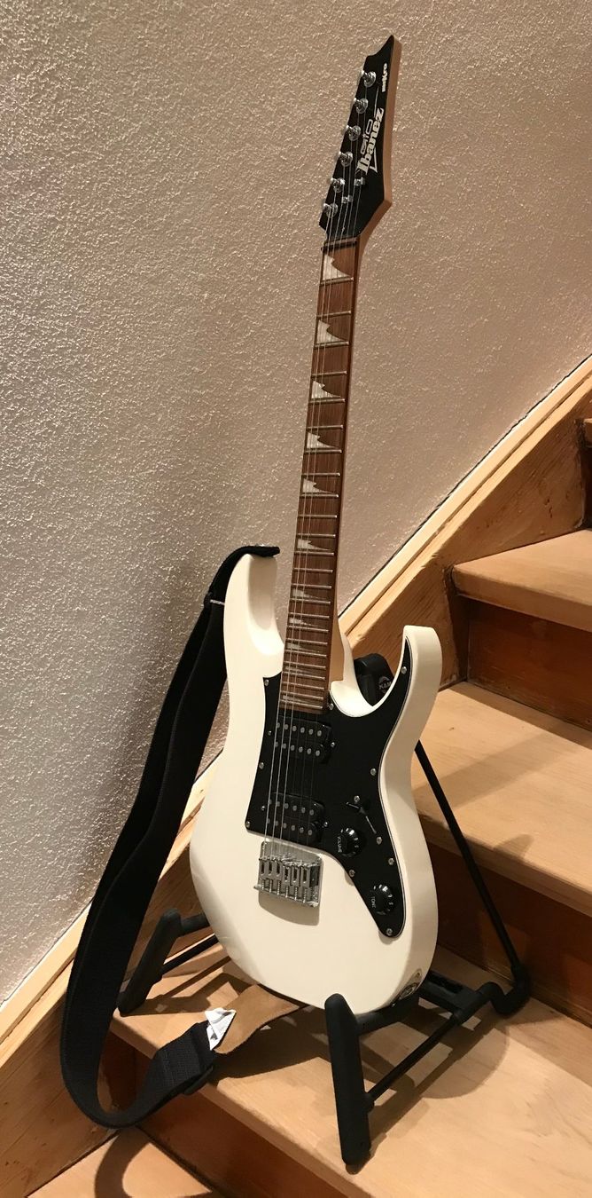 Ibanez Musikinstrumente: Ibanez GRGM21-WH E-Guitar Micro – Gebraucht aus Kesswil von