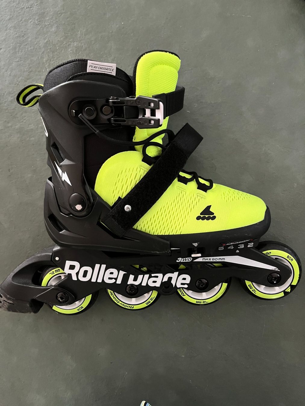 Pattini in linea & Pattini a rotelle: Rollerblades Microblades 33-36,5 – Usato da Lützelflüh-Goldb venduto da Fresu8 2