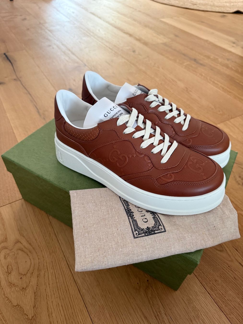 Gucci Scarpe da uomo: Gucci Sneaker Chunky B – Nuovo e nell'imballaggio originale da Uzwil venduto da Hyrije.s