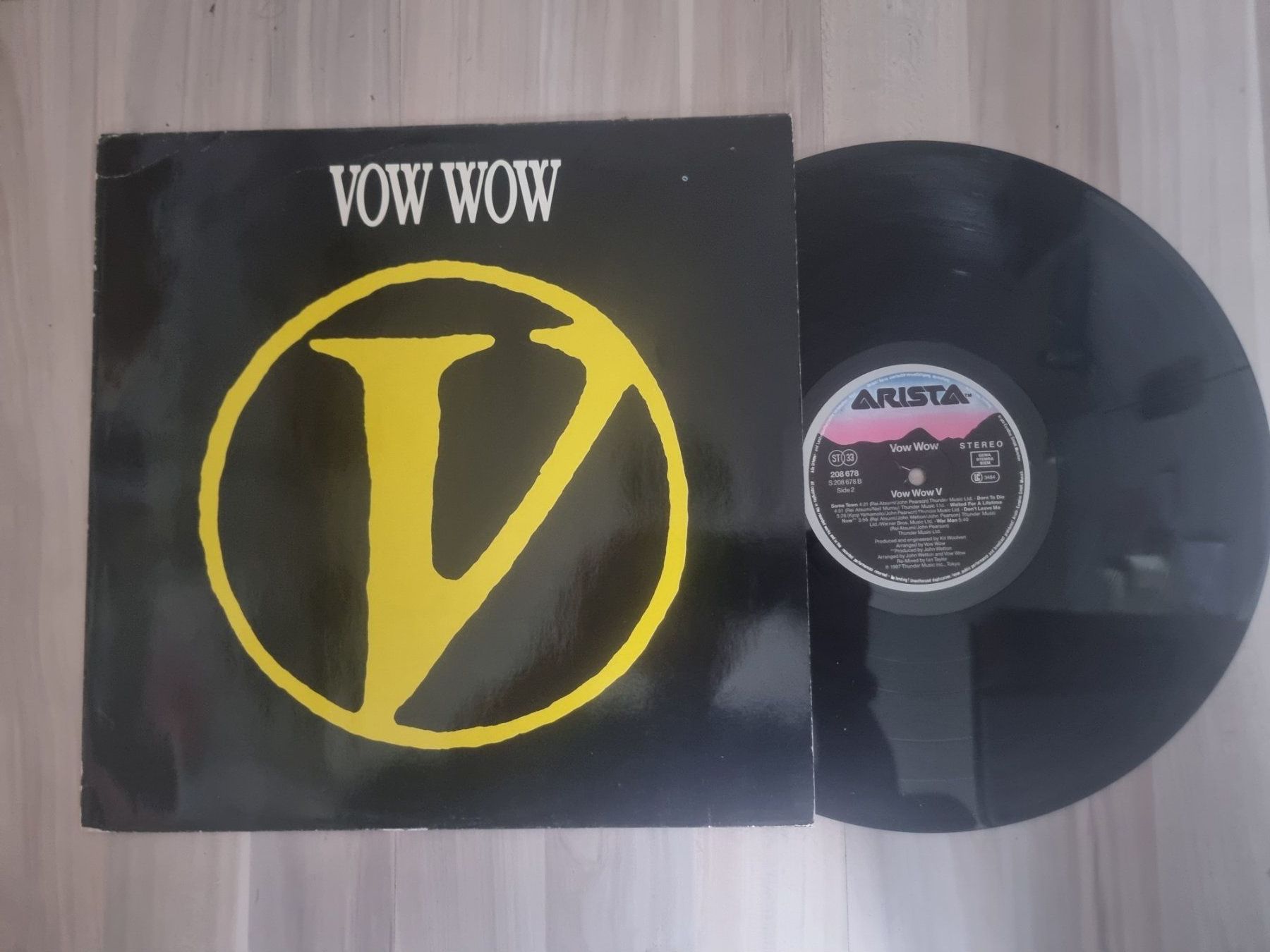 Schallplatten: LP Vow Wow – V – Gebraucht aus Schaffhausen von Kellerrassel