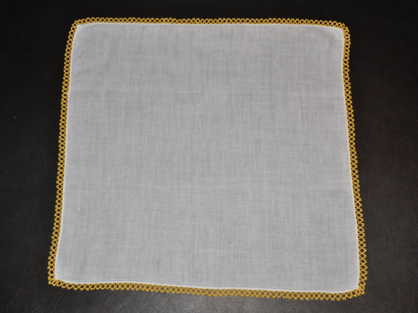 Altro in  Abbigliamento & Accessori: Vintage Stoff Taschentuch mit gelbem Rand – Usato da Boll venduto da Theodora15 2