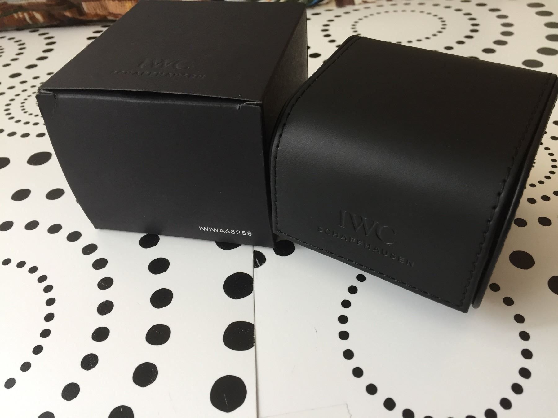 Scatole porta orologi: IWC ORIGINAL - WATCH BOX - CASE ETUI SCHACHTEL – Nuovo e nell'imballaggio originale da Blonay venduto da Les_jeunes
