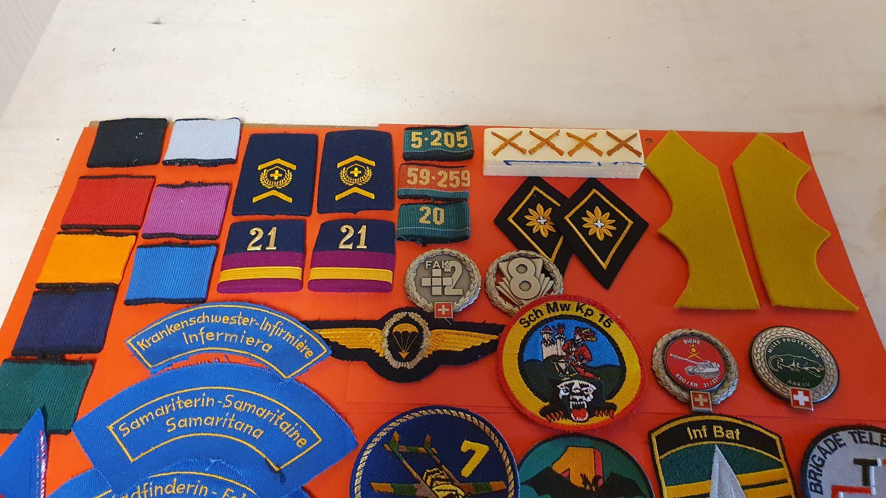 Schweizer Armee Patches: Konvolut : Diverse Abzeichen der Schweizer Armee – Gebraucht aus Richigen von Auerhahn11 2