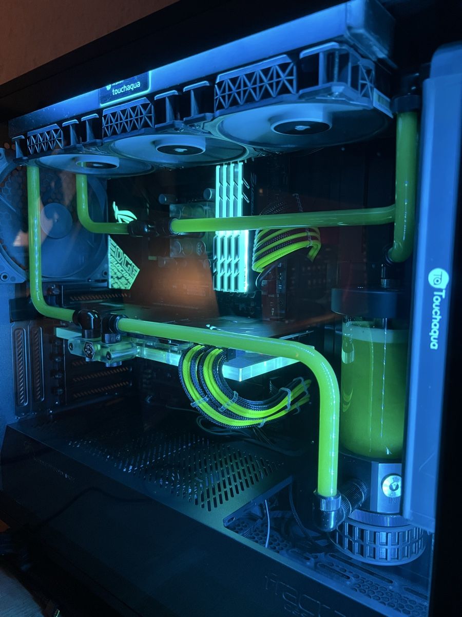 Nvidia PC: GamingPC Custom Loop Wasserkühlung RTX2080ti Intel i9900k – Usato da Dornach venduto da fab_669m 3