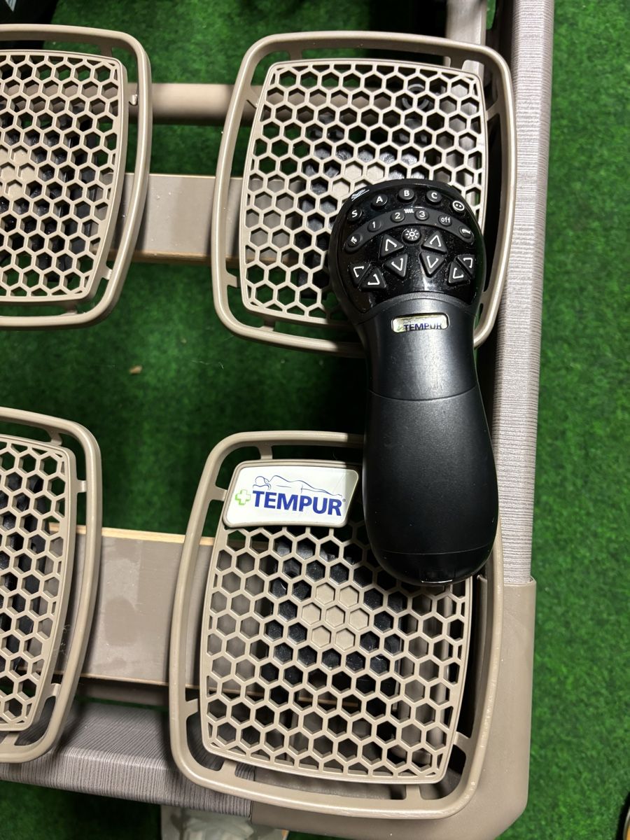 Tempur Letti: Tempur Elektrische Rost & Matratze Pflegebett – Usato da Zug venduto da Deks 3