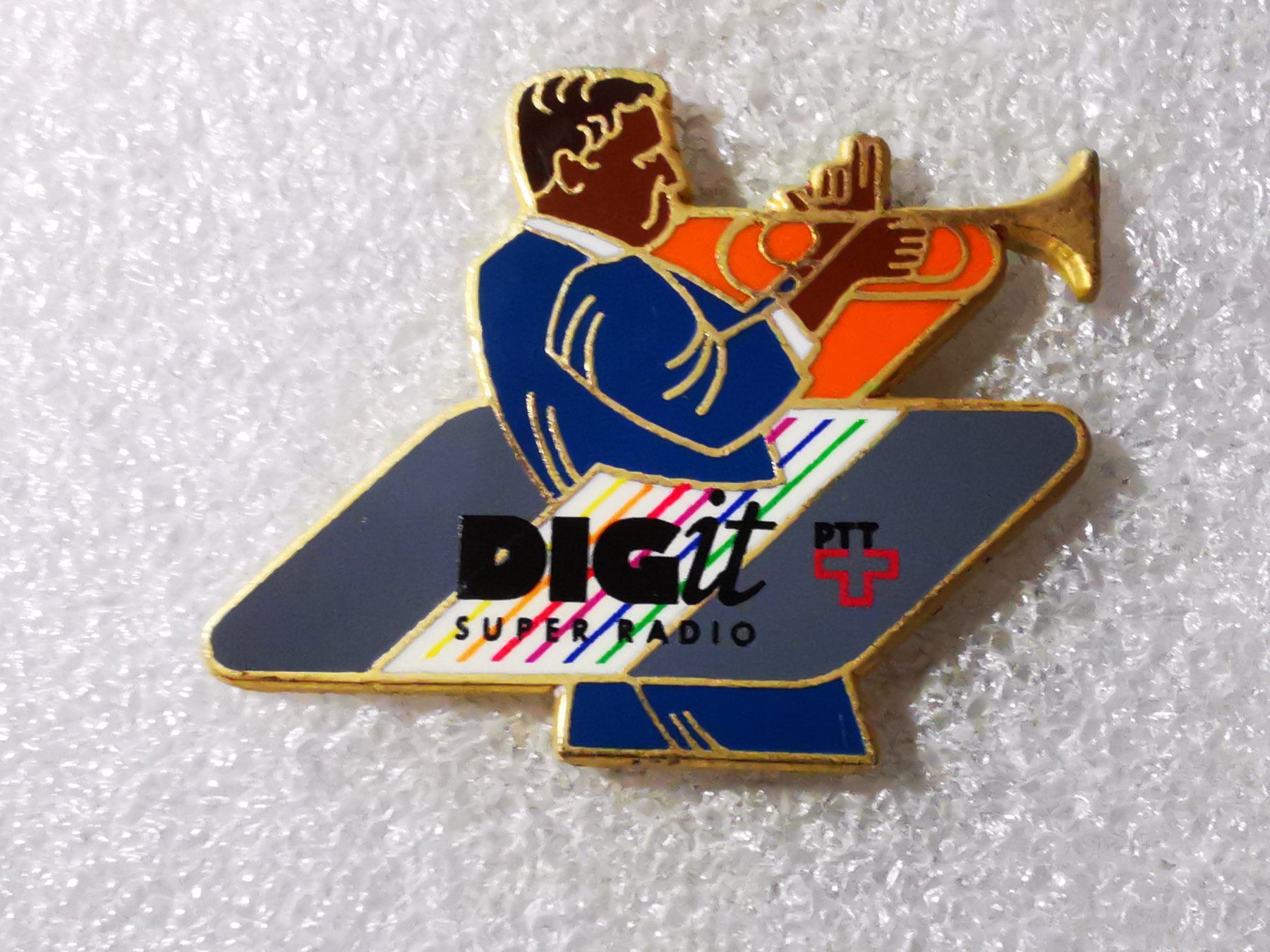 Placchette & Badge: Ansteckpin 102: PTT Digit Super Radio – Usato da Oppligen venduto da Pin-Fall-Shop