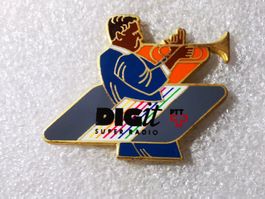 Ansteckpin 102: PTT Digit Super Radio