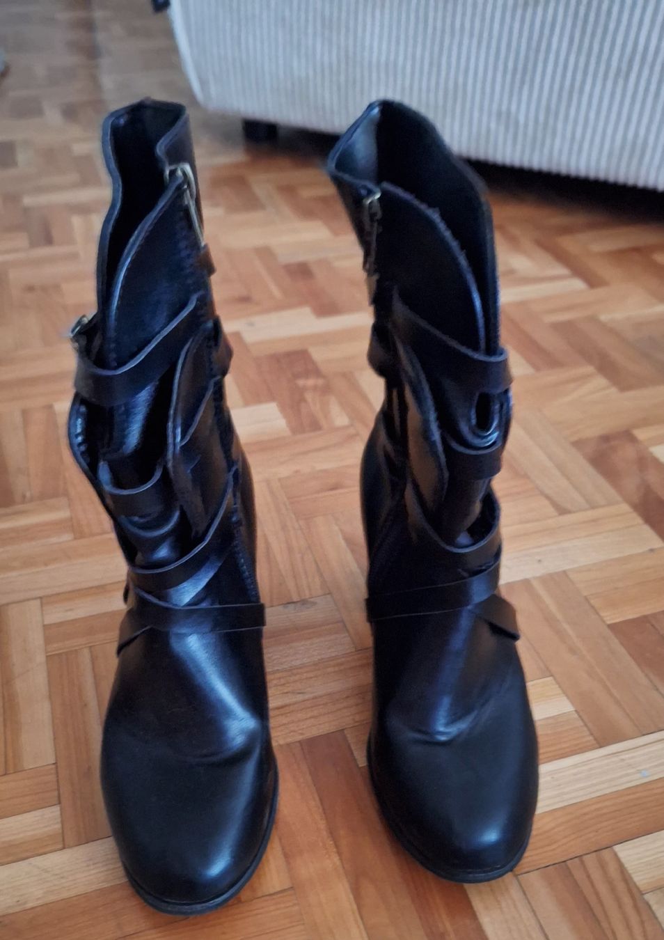 Scarpe da donna: a vendre bottine  – Usato da Estavayer-le-Lac venduto da dor_q6y8 2
