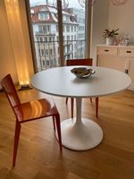 Weisser, runder Esstisch / White round table