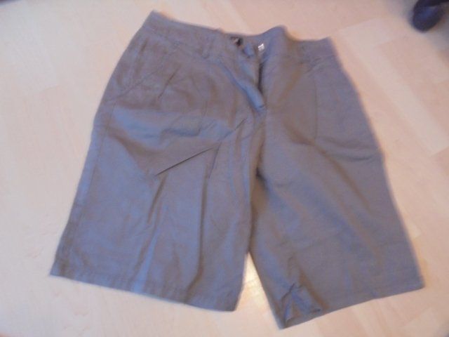 H&M Hosen: Bermuda H&M Gr. 40 NEU – Neu (gemäss Beschreibung) aus Hinwil von Glasperlen