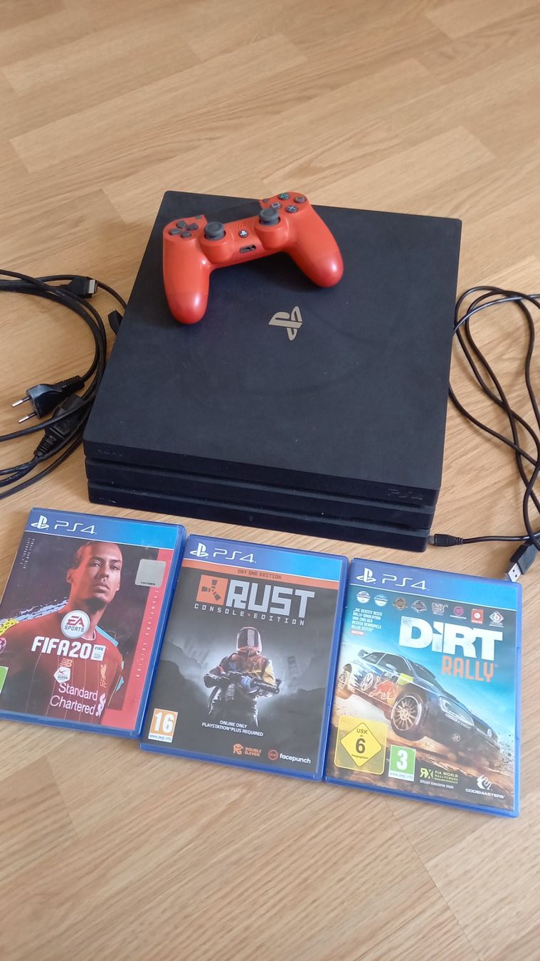 Sony Konsolen: Playstation 4 (+3 Spiele) – Gebraucht aus Winterthur von Robinl96
