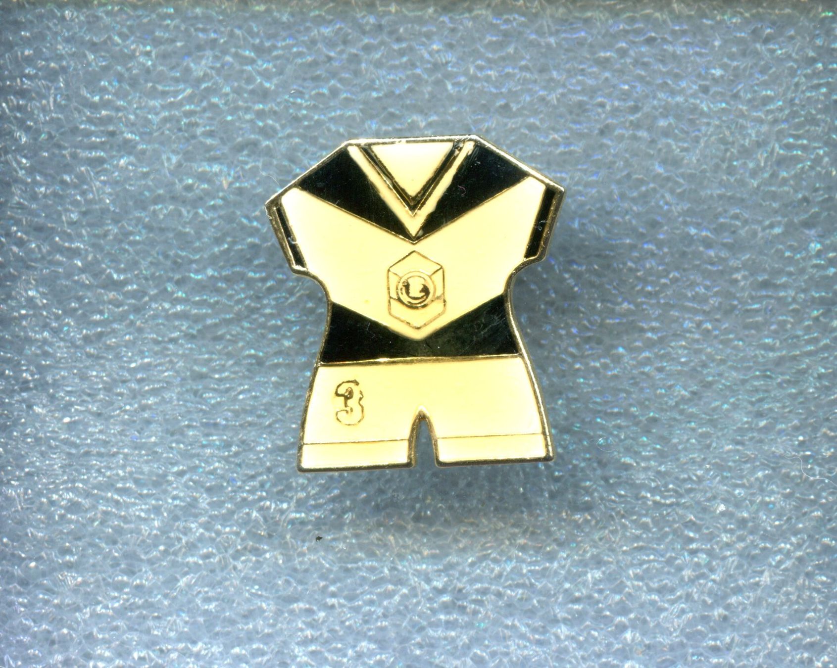 Placchette & Badge: Fussball Trikot – Usato da Winterthur venduto da Sammleroase