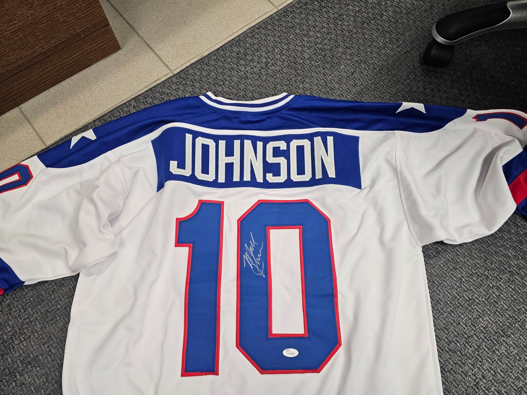 Leibchen & Hosen: Johnson, Team USA, Miracle on Ice, signed Jersey – Neu (gemäss Beschreibung) aus Arth von Web_air1