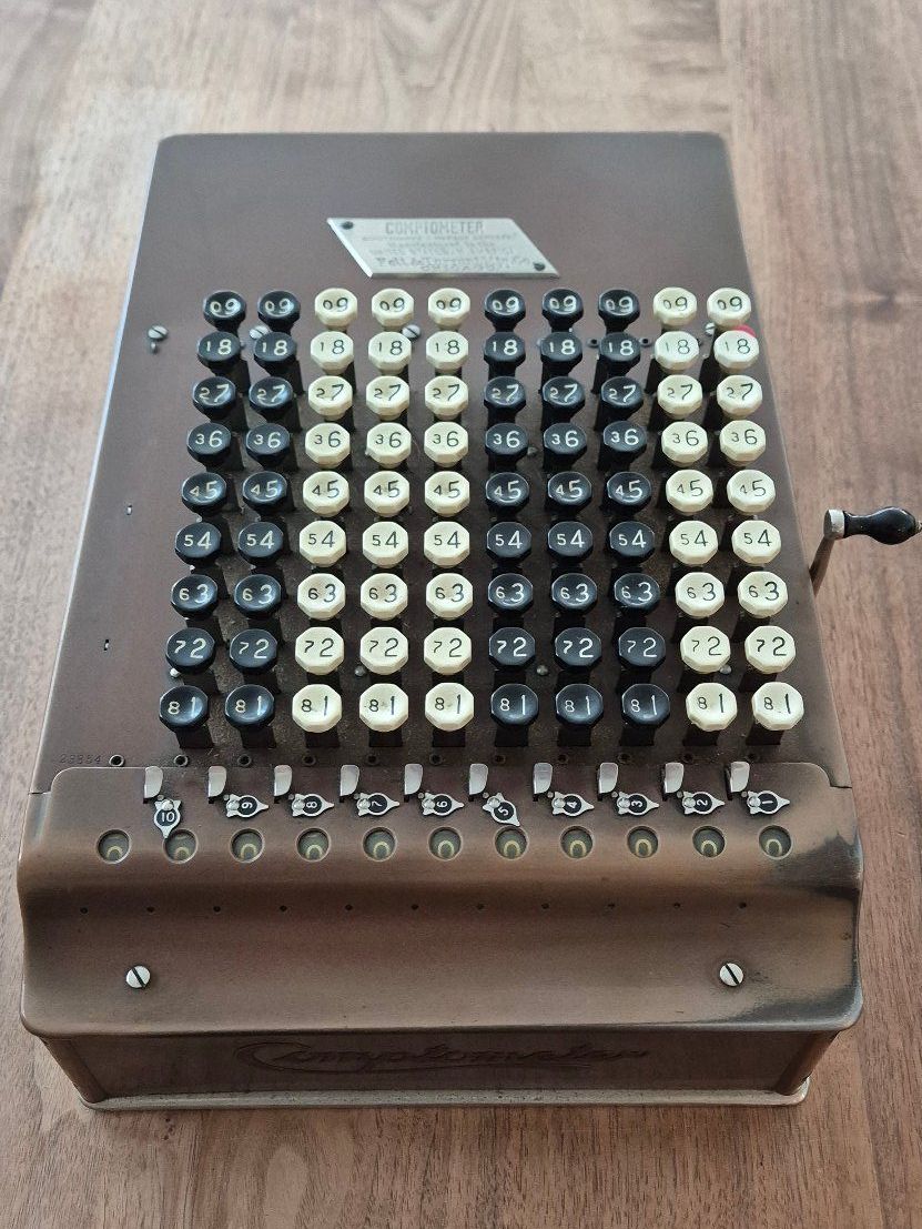 Alle Maschinen: Antiker Comptometer von Felt & Tarrant Chicago – Gebraucht aus Emmenbrücke von loeschi01