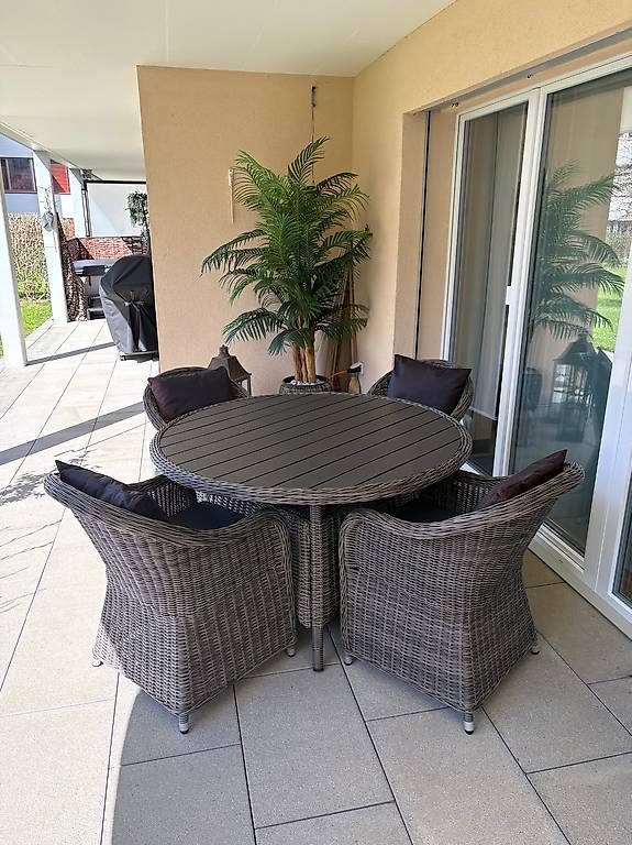 Set di tavolo e panche: ***Schnäppchen**Gartentisch Set mit Gartenstühlen Polyrattan – Usato da Siebnen venduto da Swissvip