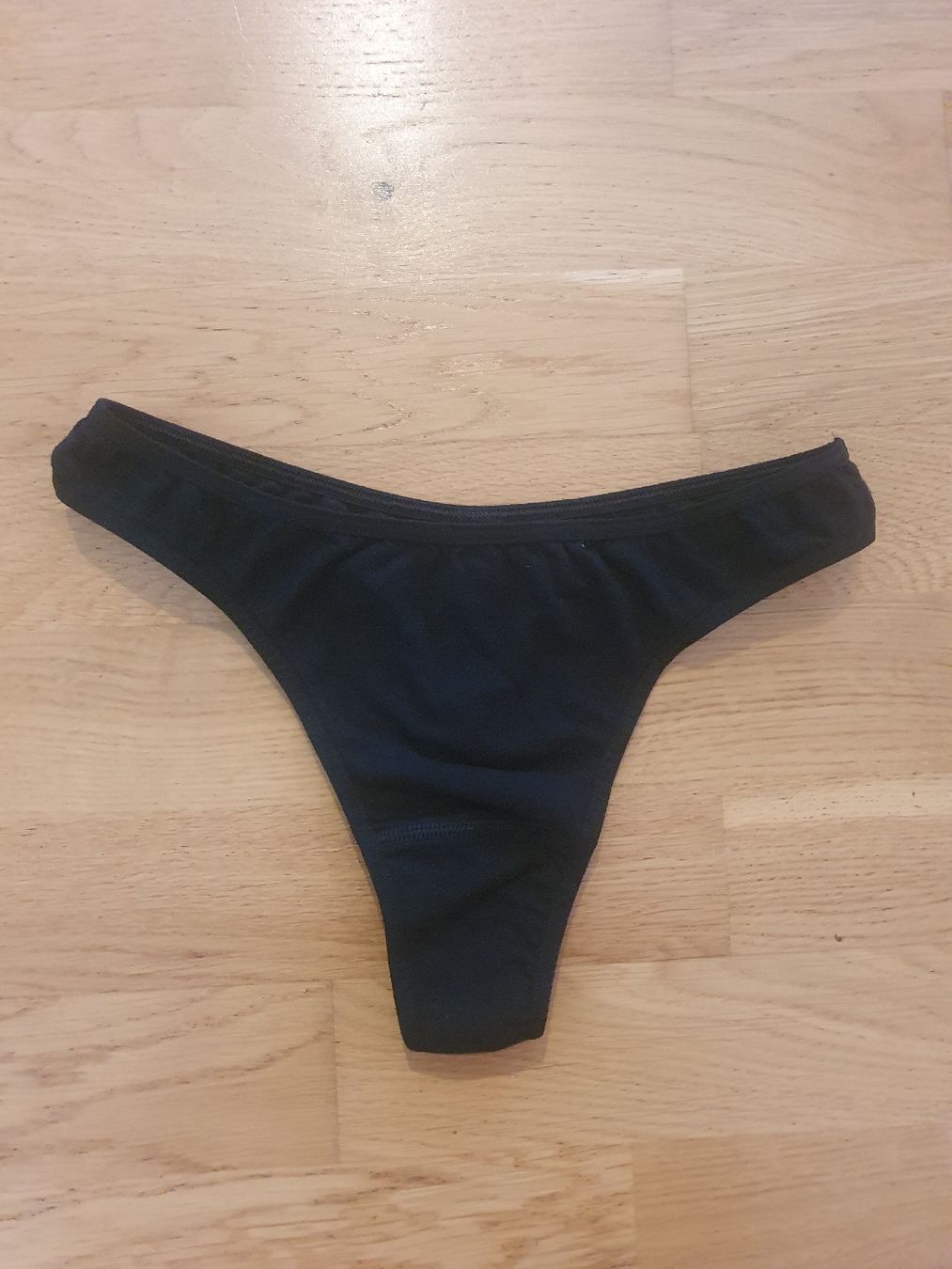 Naturaline Altra biancheria intima: Schwarzer Baumwoll-String Tanga von Naturaline, Gr. S – Usato da Moosseedorf venduto da Sonnenschein..