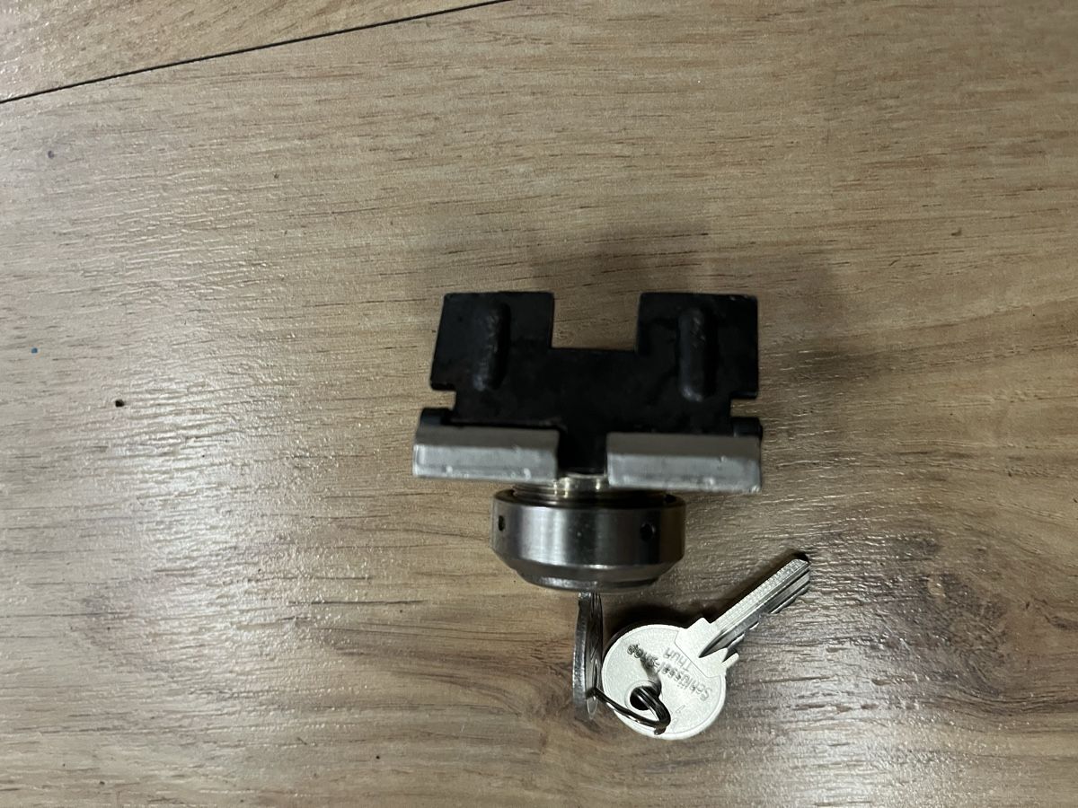 Vespa Tutti pezzi di ricambio per scooter: Vespa Faro Basso – Usato da Thun venduto da Cpia 2