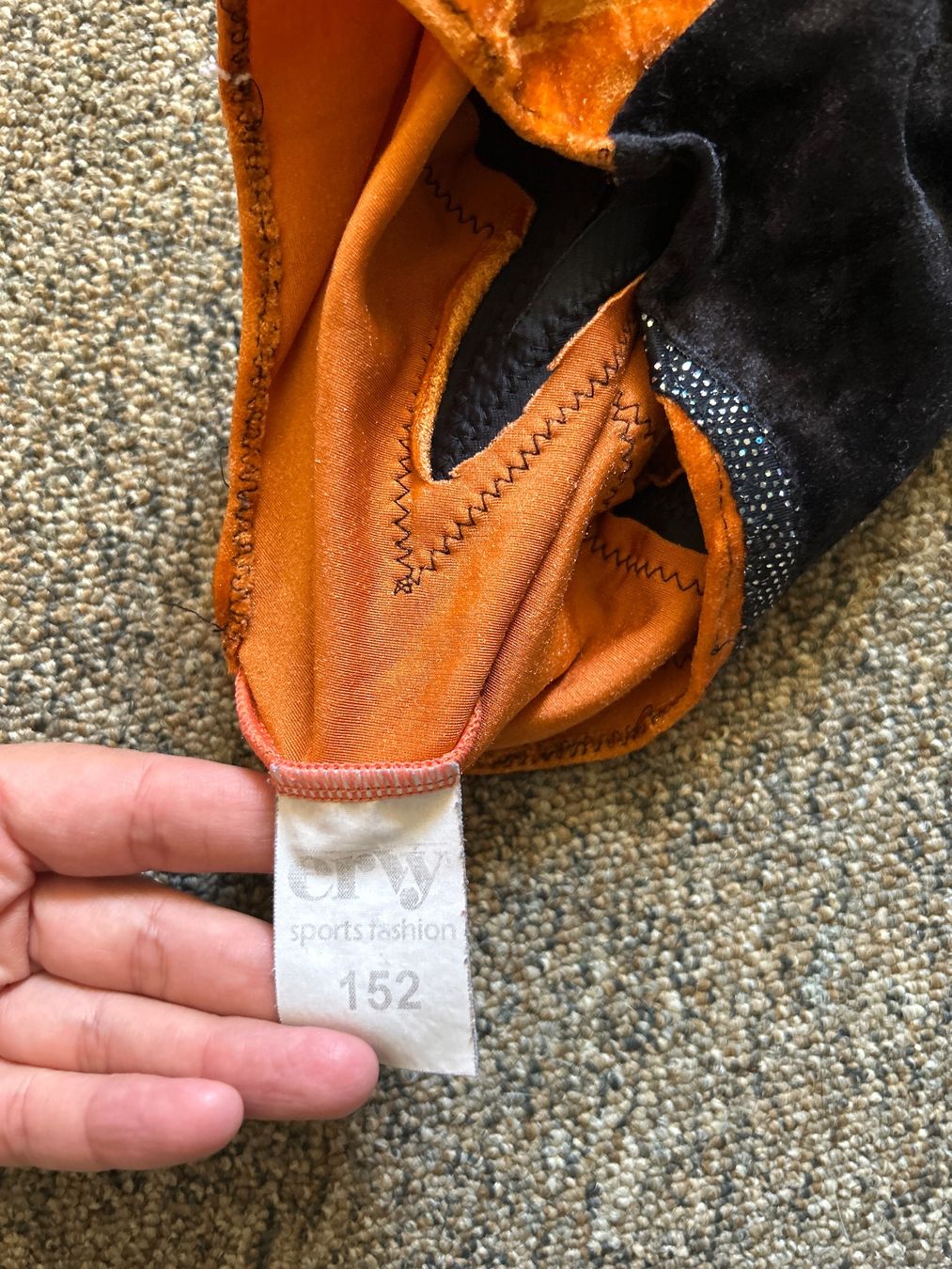 Scarpe, pantaloni & magliette da ginnastica: Turndress 152 – Usato da Basel venduto da rosna 3