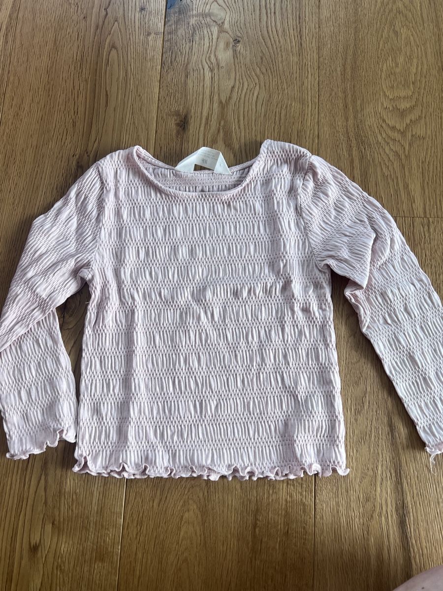 H&M Pullover & Sweatshirts: Mädchen Langarmshirt  Grösse 98/104 – Gebraucht aus Breitenbach von Saskia.Betschart
