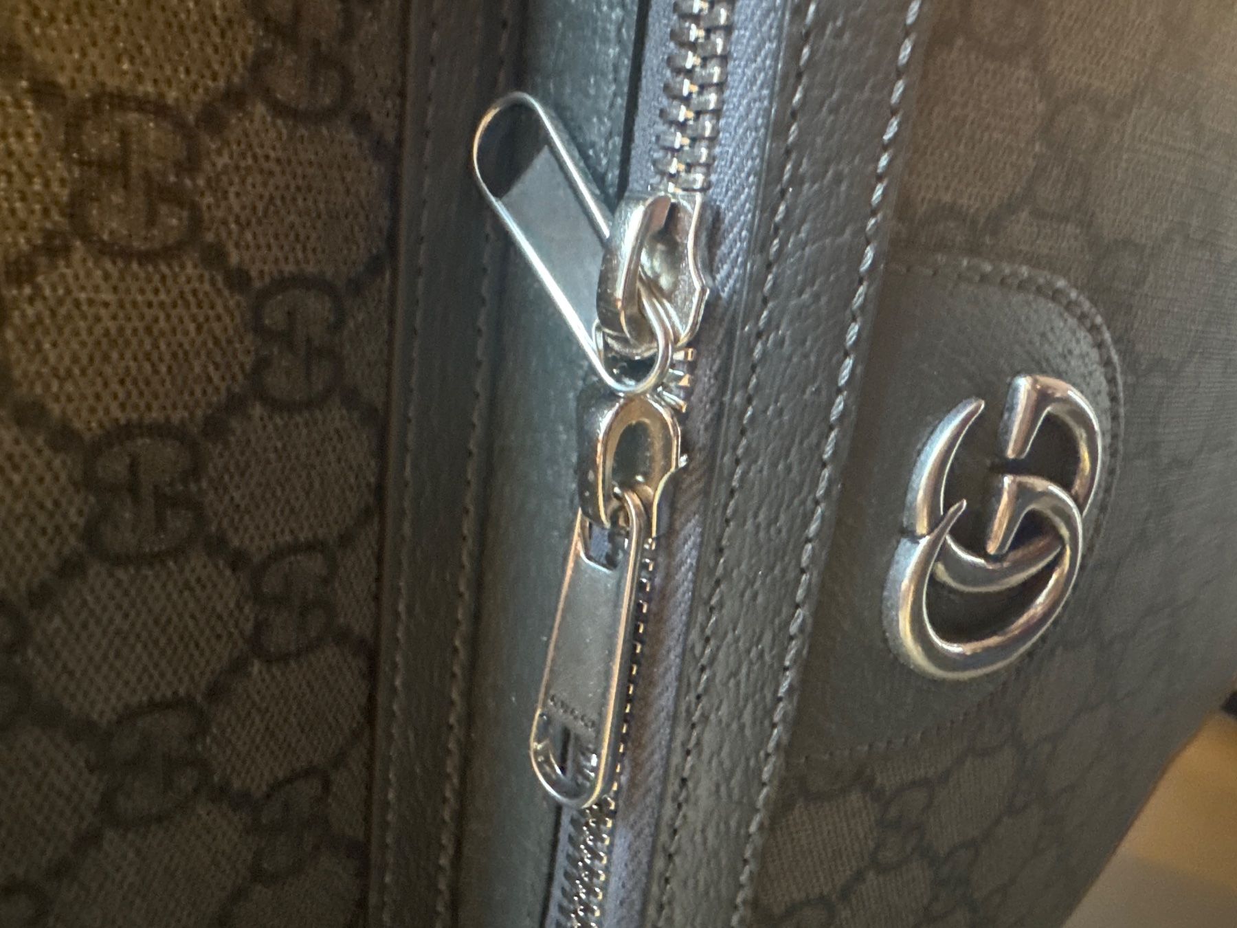 Gucci Reisekoffer: Valise GUCCI – Neu und originalverpackt aus Neuchâtel von BiMB00T 9