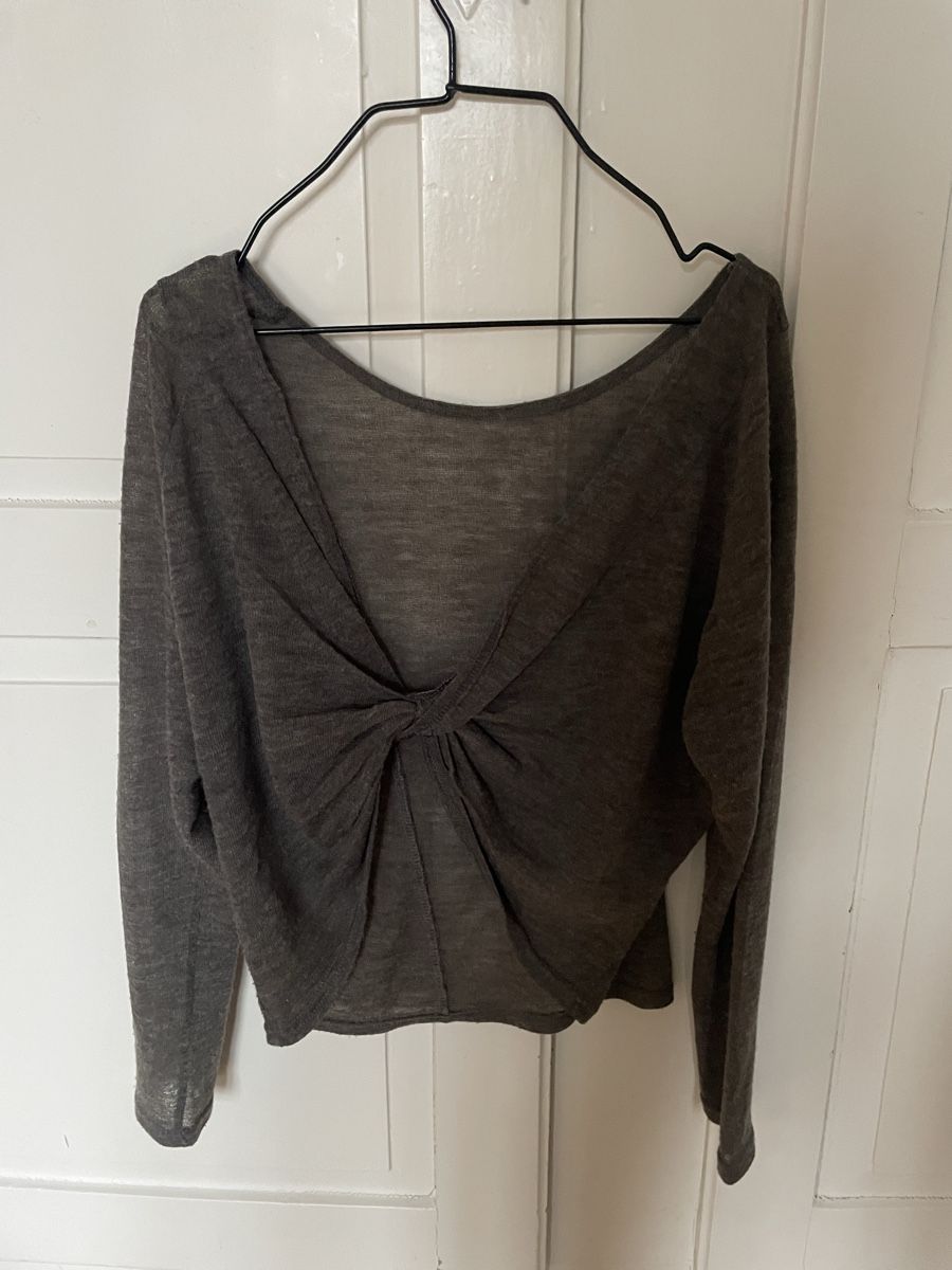 Tops: Chic Grey Long Sleeve Top – Neu (gemäss Beschreibung) aus Zürich von sar_c828 1