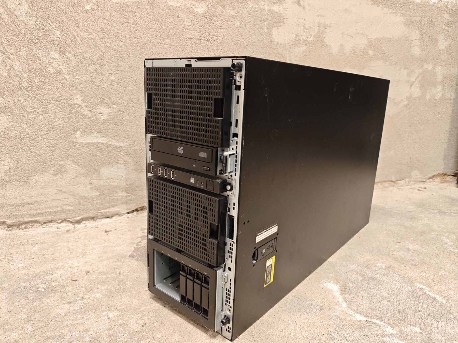 Hewlett Packard Server: HPE ML350p Gen8 Server – Usato da Zürich venduto da initfour