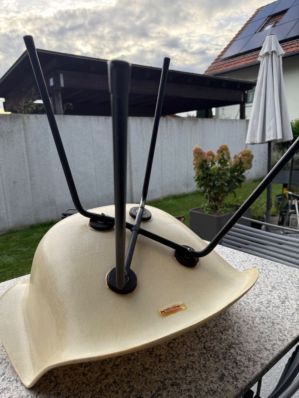 Eames Poltrone: Original Eames Arm-Chair in white, 2nd Zenith Generation – Usato da Oberentfelden venduto da Swissair72 4